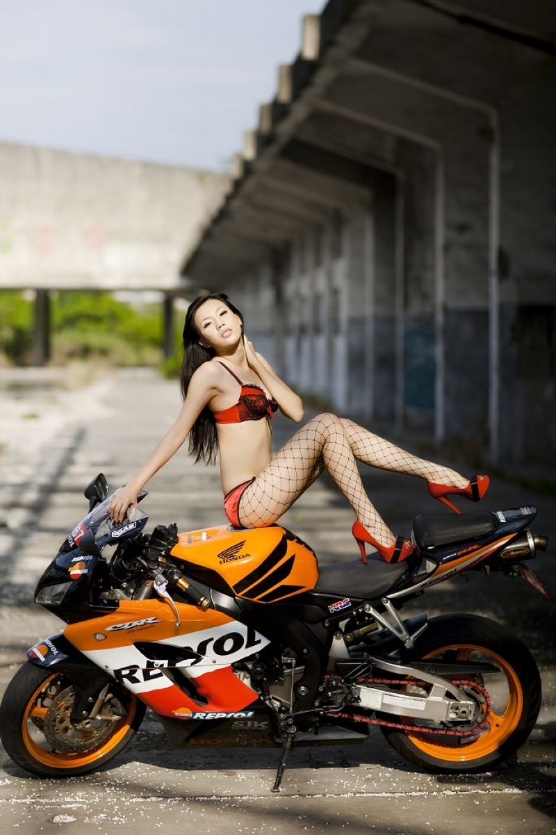 重机车比尼写真美女  [凱渥@ Lina]